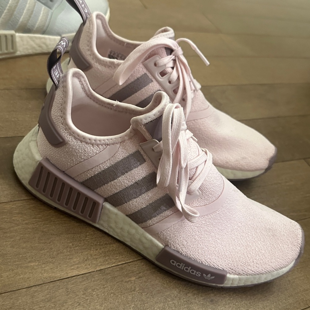 Adidas NMD R1 Pink Sneakers